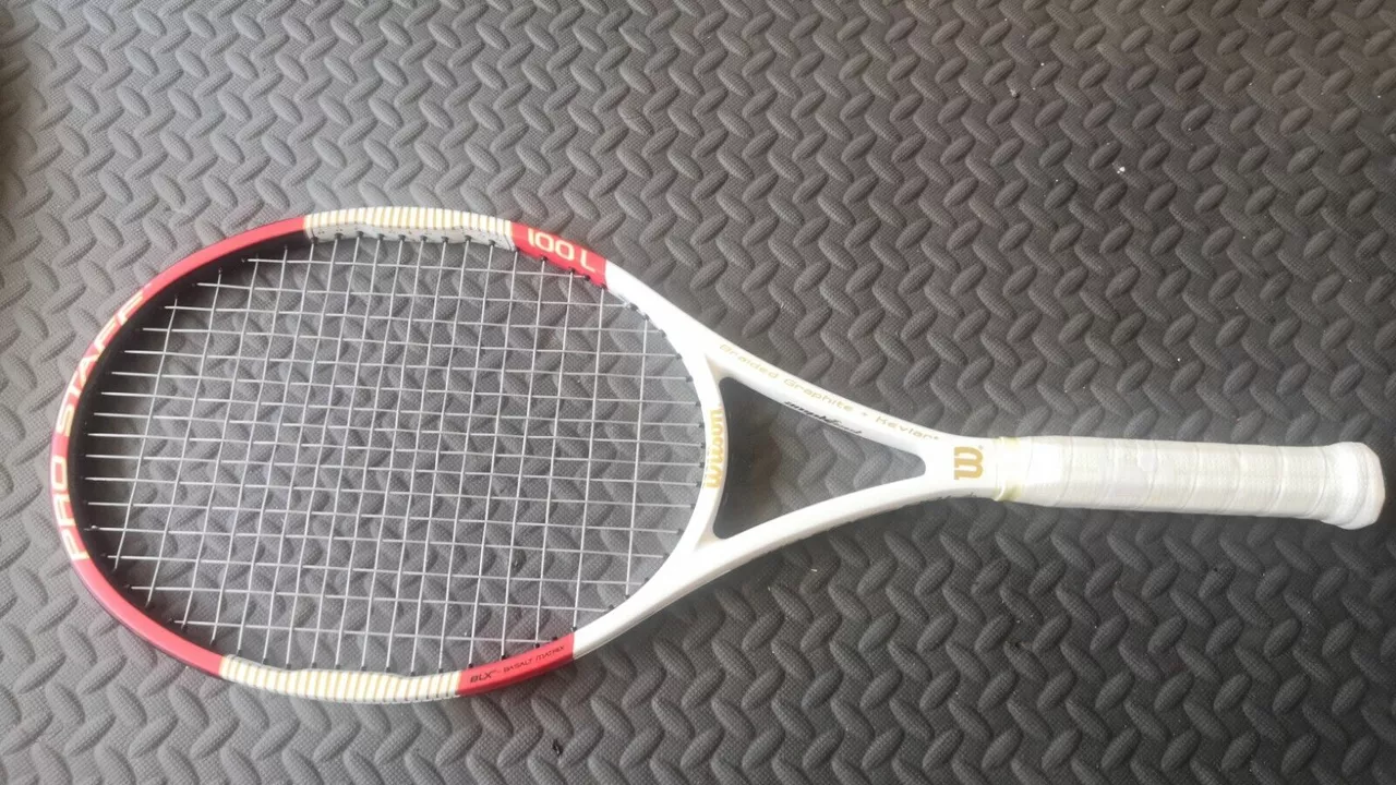 Spielt noch jemand mit einem Tennisschläger aus Stahl oder Aluminium?